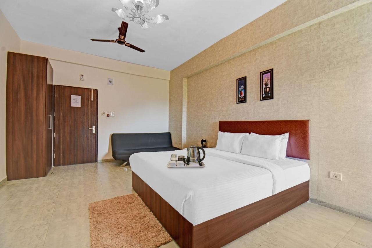 Townhouse Classio Suites Shirdi Exterior foto