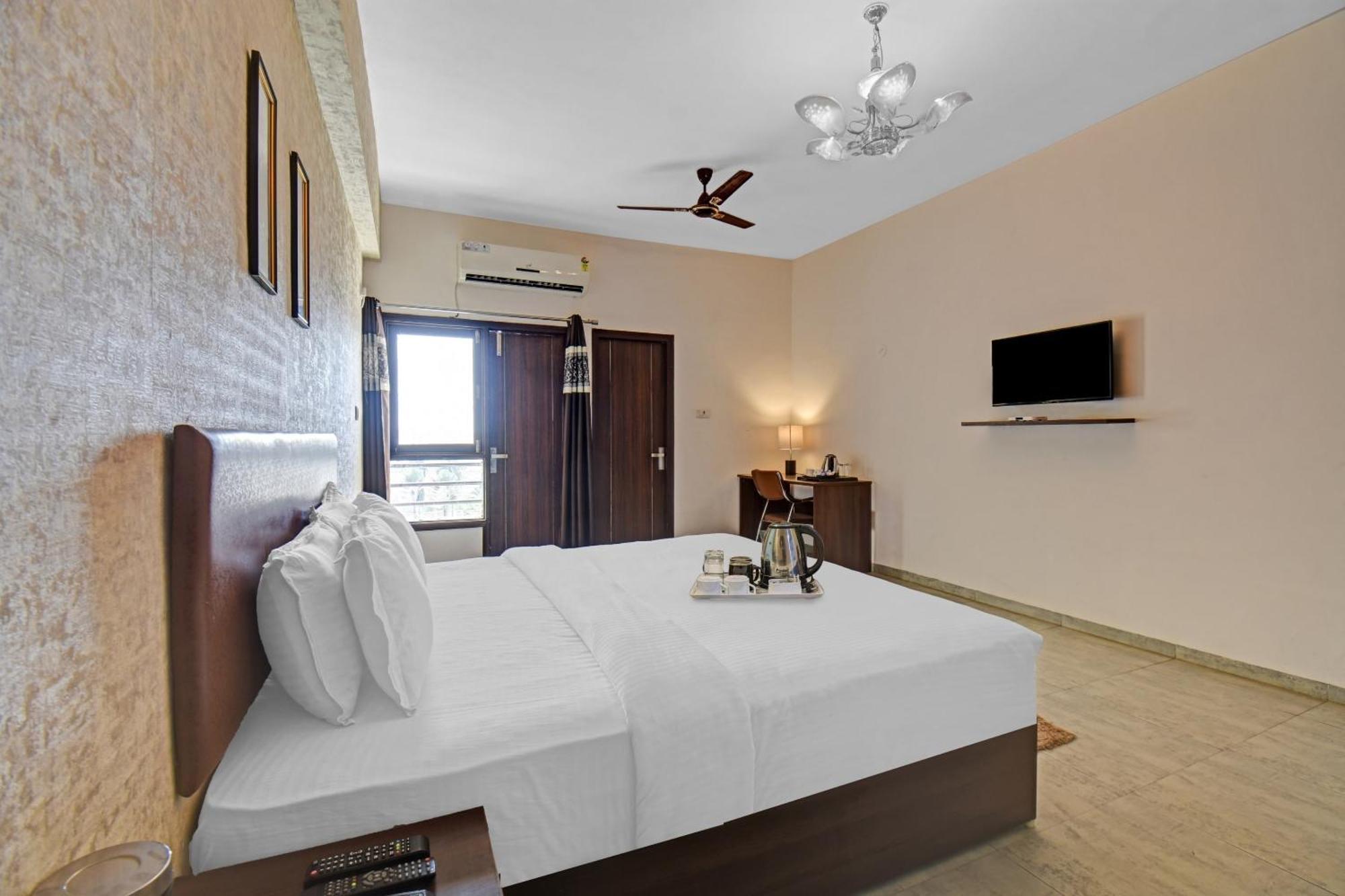 Townhouse Classio Suites Shirdi Exterior foto
