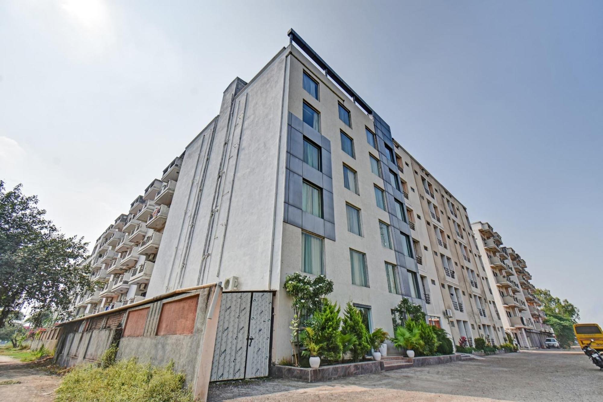 Townhouse Classio Suites Shirdi Exterior foto